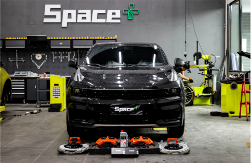 Lynk & Co 05 wearing the TTSPORT Classic 8703S big brake kit behind its factory alloy wheel