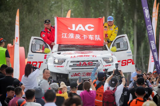 Rally car running TTSPORT big brake kit throws up sand during the 2024 China Top Rally near the Taklamakan Desert