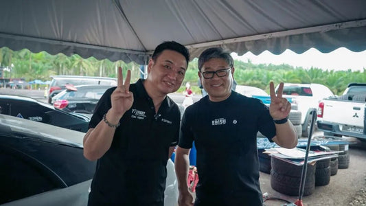 TTSPORT founder Lin Qi and Ebisu Team Orange founder Nobushige Kumakubo together at D1GP Thailand