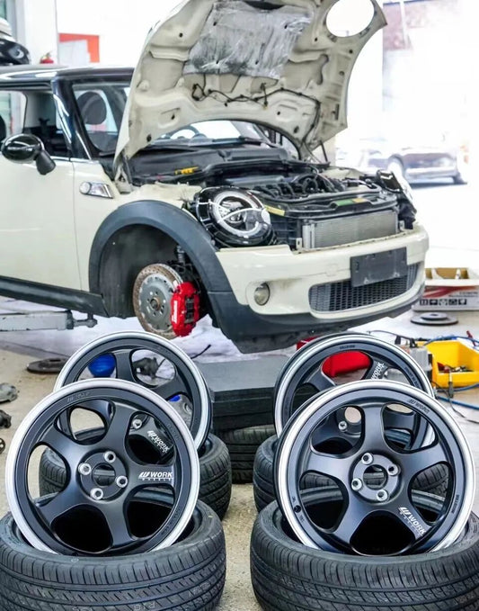MINI R56 front wheel with TTSPORT Classic 8611S six-piston big brake kit installed