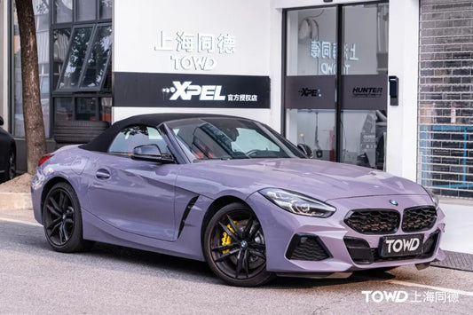 BMW Z4 sports car with TTSPORT Classic 7640 six-piston big brake kit installed behind 19-inch wheel