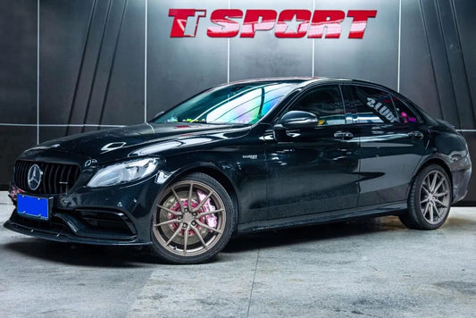 Mercedes-Benz C200L fitted with a TTSPORT Classic 8657S six-piston big brake kit behind 19-inch wheels