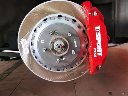 Honda Crider front wheel with TTSPORT Classic 5440 forged four-piston big brake kit installed