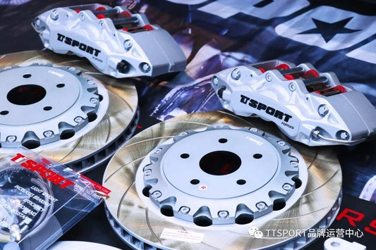 Toyota Camry front wheel fitted with TTSPORT 9040 six-piston big brake kit and 355mm rotor