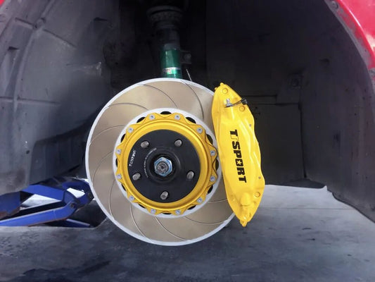 10th-generation Honda Civic fitted with the TTSPORT Classic 6410 four-piston big brake kit behind an 18-inch wheel