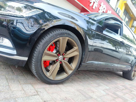 Volkswagen Magotan front wheel fitted with the TTSPORT Classic 5440 forged four-piston brake caliper