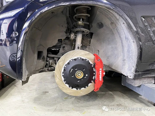 BMW X3 fitted with TTSPORT Classic front six-piston and rear four-piston big brake kit