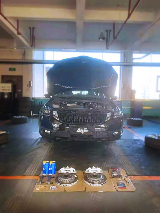 Skoda Octavia Combi wagon fitted with TTSPORT Classic 5440 forged four-piston big brake kit