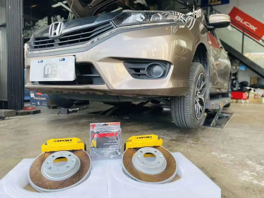 Honda Gienia front wheel fitted with a TTSPORT Wood forged four-piston caliper and slotted rotor