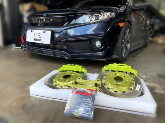 Honda Civic fitted with a TTSPORT Slim 5200 forged four-piston big brake kit behind the stock wheel