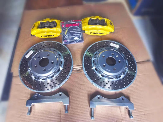 Lincoln sedan fitted with TTSPORT 6410 forged four-piston caliper and 355mm drilled rotor