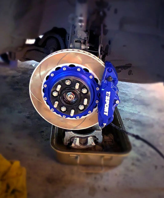 Mitsubishi Outlander with TTSPORT 9200 forged four-piston caliper installed behind 18-inch wheel