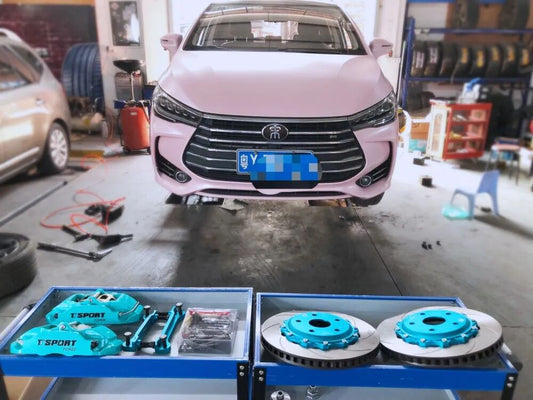 BYD Song fitted with TTSPORT Classic 5440 forged four-piston caliper and 330mm rotor behind a 17-inch wheel