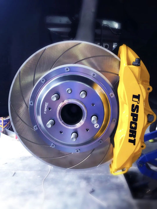 Tesla fitted with TTSPORT 8657 forged six-piston big brake kit and 355mm rotor behind the 18-inch wheel