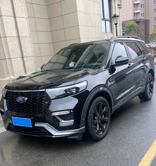Ford Explorer fitted with the TTSPORT 8657 six-piston big brake kit behind a 21-inch wheel