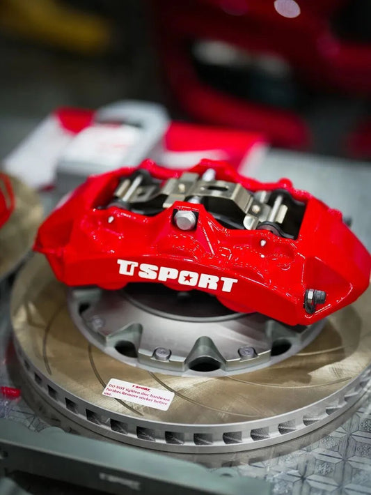 Ford Mustang fitted with TTSPORT 8703 six-piston big brake kit behind a 19-inch wheel