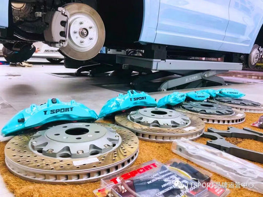 Li Auto ONE fitted with a TTSPORT 8705 six-piston front big brake kit and EPB rear calipers