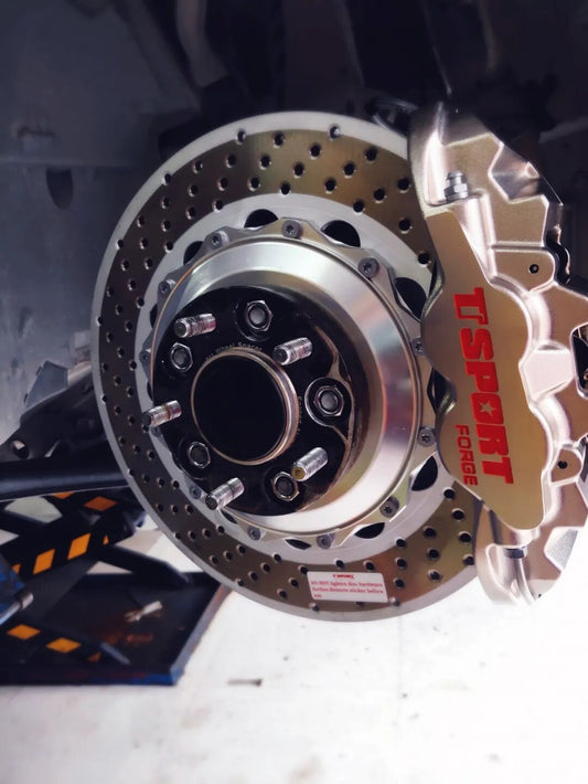 Infiniti Q50L fitted with a TTSPORT Classic 5410 forged four-piston big brake kit behind 18-inch wheels