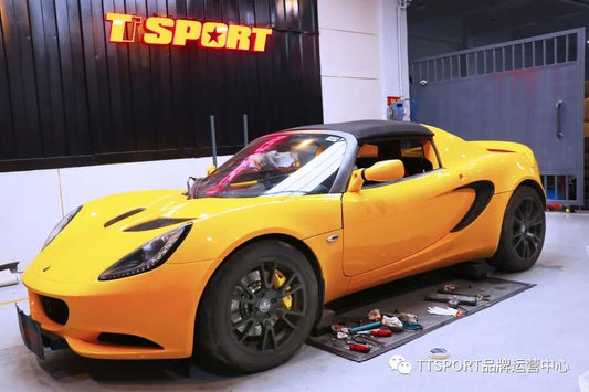 Lotus sports car fitted with TTSPORT 5420 forged four-piston big brake kit behind factory 15-inch wheels