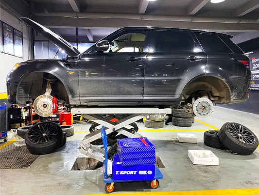 Land Rover Range Rover front axle fitted with TTSPORT 8703 six-piston caliper and 405mm drilled rotor