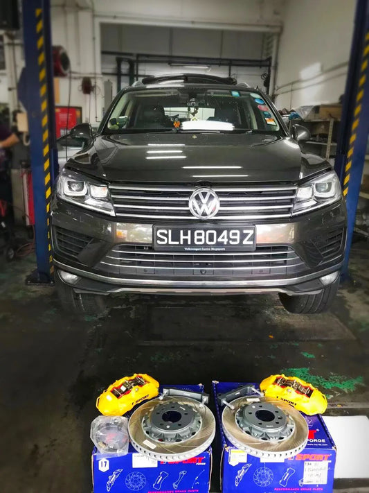 Volkswagen Touareg equipped with TTSPORT Mono Series 8703 six-piston big brake kit