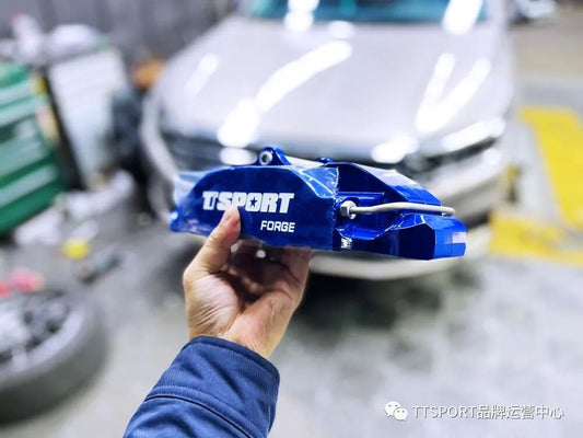 Volkswagen Sagitar with TTSPORT Classic 5440 forged four-piston caliper installed behind the 17-inch wheel