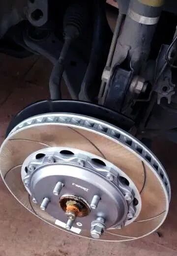 Lexus ES300 fitted with a TTSPORT front and rear four-piston big brake kit behind the 17-inch OEM wheel