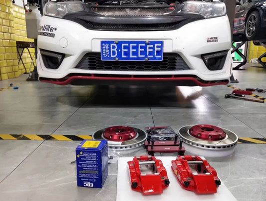 Honda Fit/Jazz 15-inch wheel with TTSPORT 5040 four-piston caliper and Dacromet rotor installed