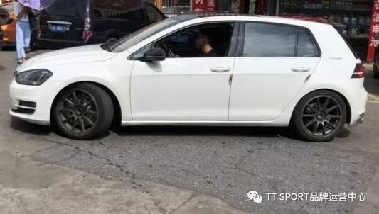 Volkswagen Golf 7 fitted with a TTSPORT Classic 5440 four-piston big brake kit behind an 18-inch wheel