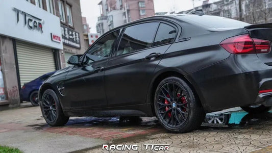 BMW 320Li fitted with a TTSPORT Evolution 8657 six-piston front big brake kit under the factory 18-inch wheel