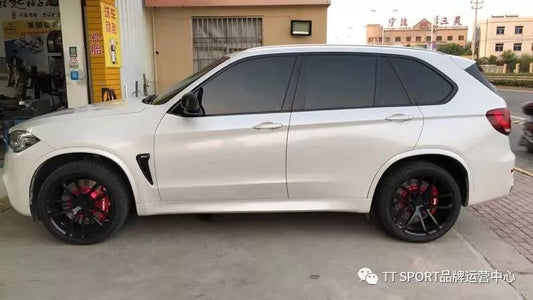 BMW X5 fitted with TTSPORT Classic six-piston front and four-piston rear big brake kit