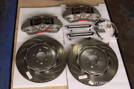 2005 Jaguar XJ fitted with a TTSPORT 8657 forged six-piston front big brake kit and slotted rotors
