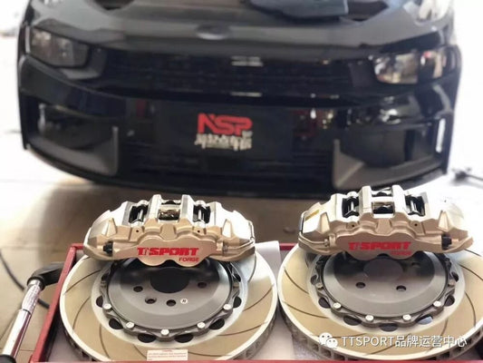 Lynk & Co 03 fitted with TTSPORT Evolution 5410 forged four-piston big brake kit behind 18-inch wheel