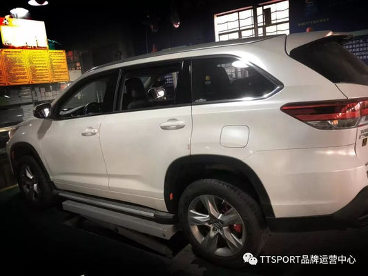 Toyota Highlander fitted with TTSPORT 8703S forged six-piston front brake kit behind an 18-inch wheel