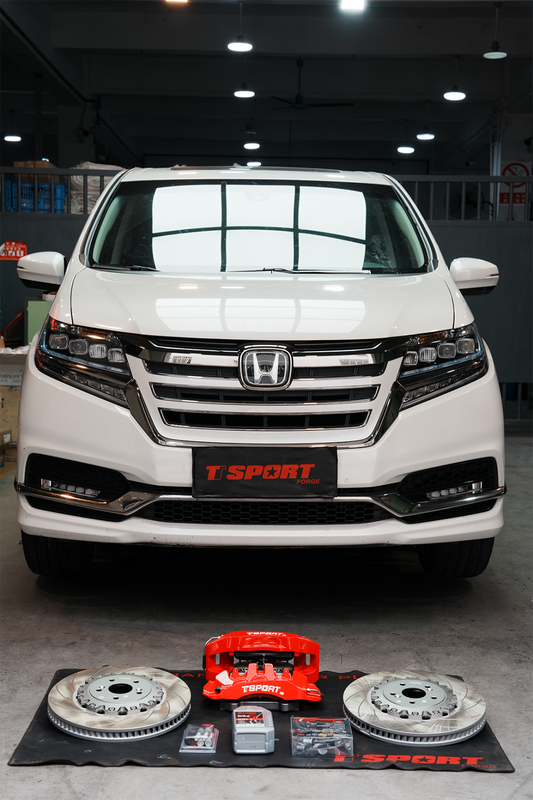 Honda Elysion front wheel fitted with the TTSPORT Evolution EB6 forged six-piston big brake kit