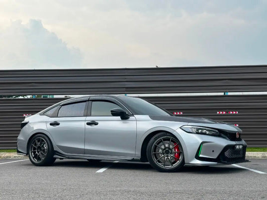 Honda Civic fitted with a red TTSPORT Evolution ES6 six-piston front big brake kit behind 18-inch wheels