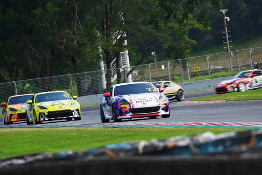 Border Racing Team touring car braking hard into a corner at Zhuhai International Circuit during MTCS Round 2