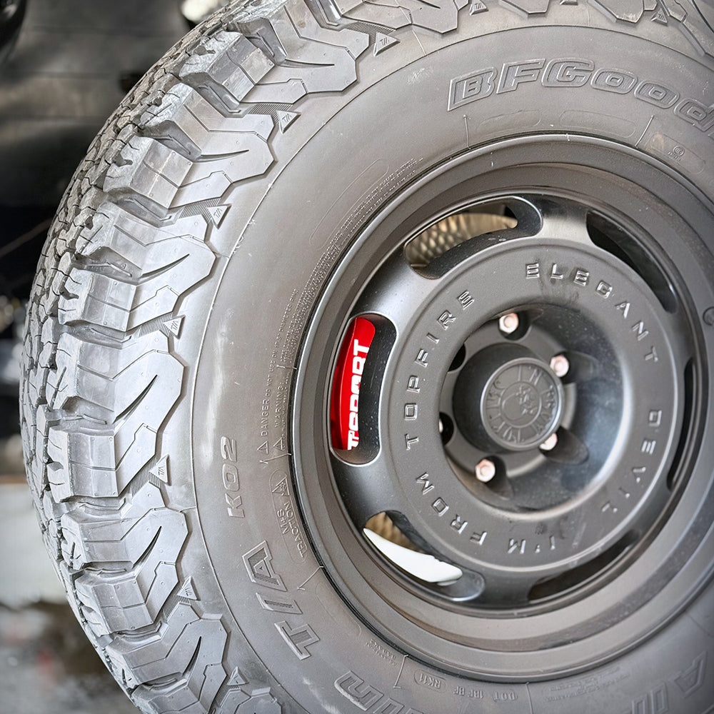A red TTSPORT 7640TK 6-piston big brake kit is installed on the GWM Cannon front wheel.