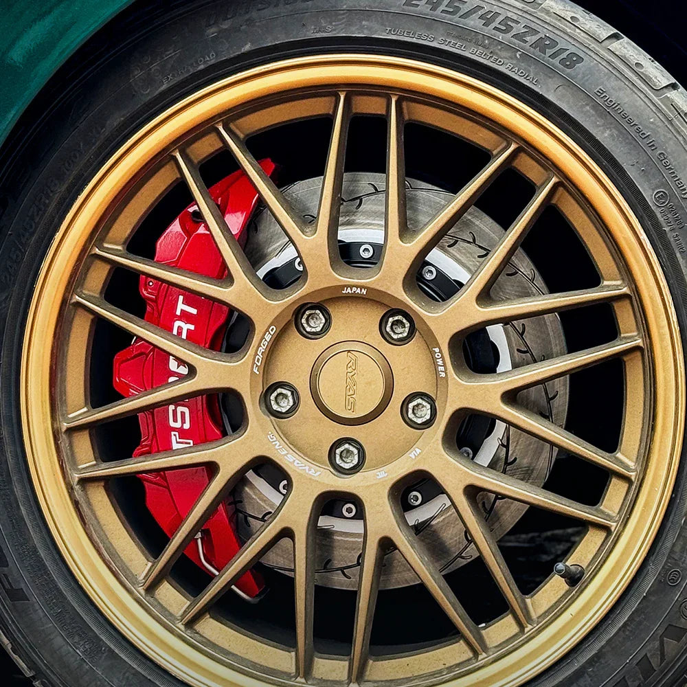 A red TTSPORT SL6 6-piston big brake kit is installed on the 18" front wheel.